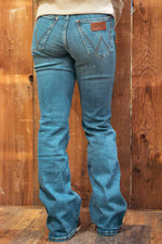 Load image into Gallery viewer, Wrangler: Retro® Bailey High-Rise Flare
