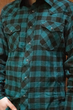 Load image into Gallery viewer, Wrangler Men&#39;s: Retro® Long Sleeve Flannel Western Snap Plaid Shirt
