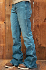 Load image into Gallery viewer, Wrangler: Retro® Bailey High-Rise Flare
