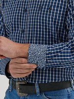 Load image into Gallery viewer, Wrangler: Men&#39;s George Strait™ Long Sleeve Button-Down One Pocket Shirt
