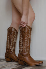 Load image into Gallery viewer, Star Stitched Mossil Tan Boots
