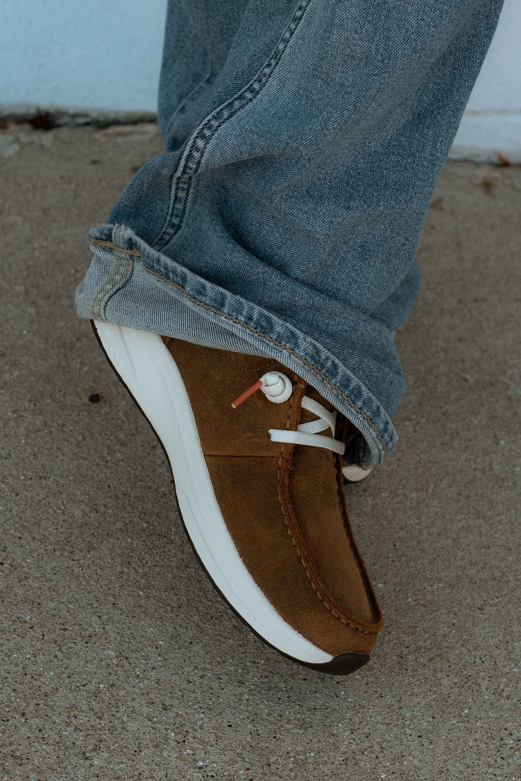 Ariat: Women's Weathered Honey Buckeye Waterproof Shoe